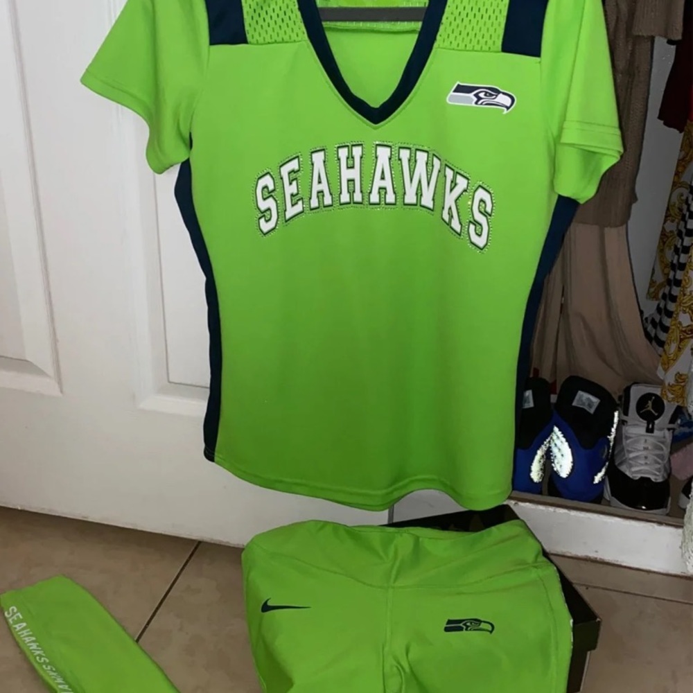 Seahawks fitted women’s jersey with BLING